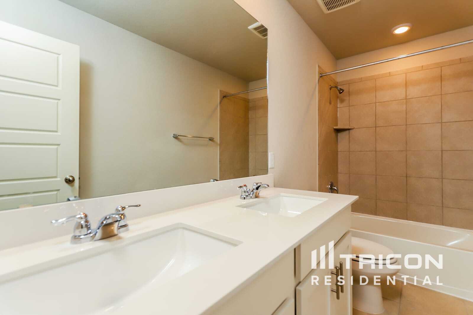 Building Photo - 13520 Paxton Blvd