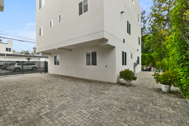Building Photo - 4443 Auckland Ave