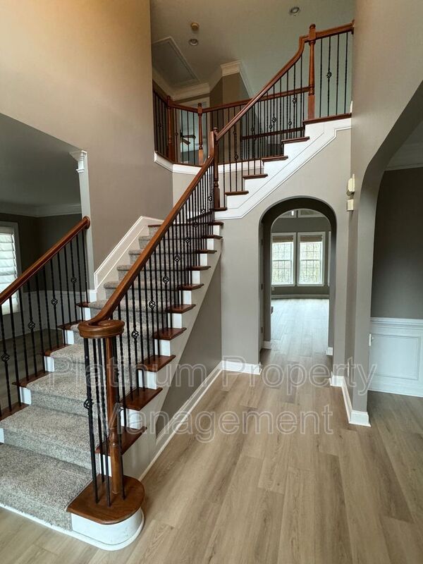 Building Photo - 917 Wallace Falls Dr