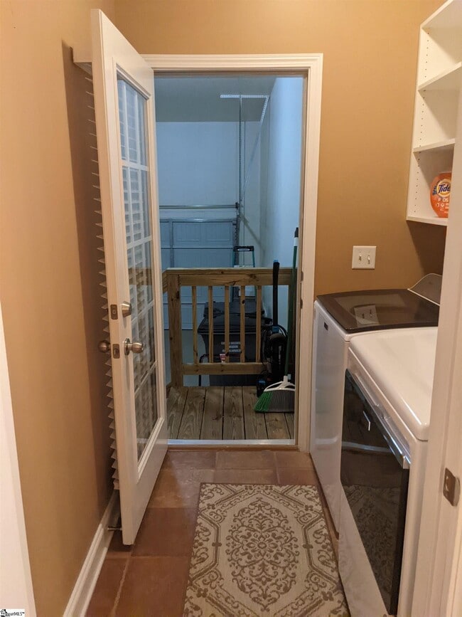 Building Photo - 10 Alex Ct