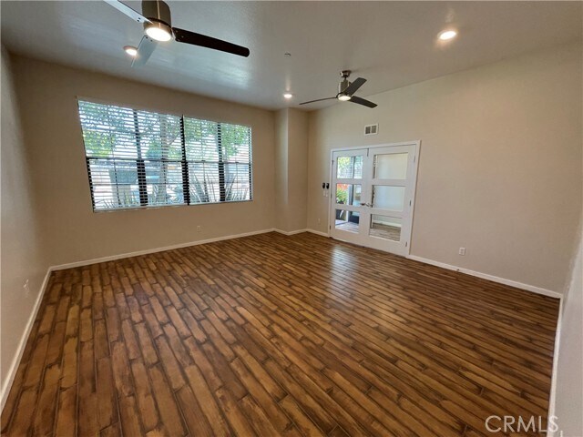 Building Photo - 501 W Maple Ave