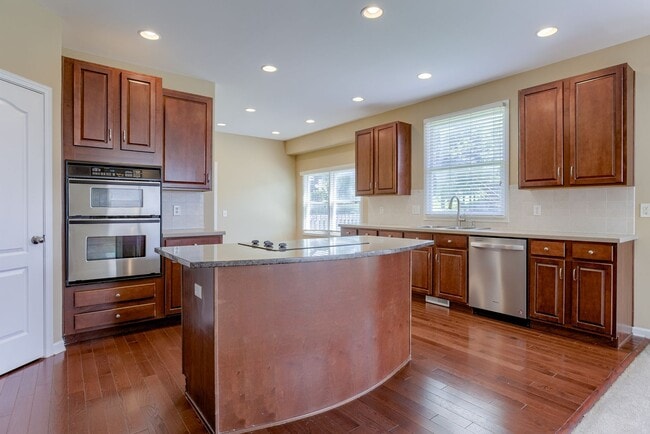 Building Photo - Must See 3 Bedroom In Bellevue!!