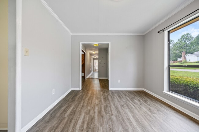 Building Photo - 210 Hillbrook Dr