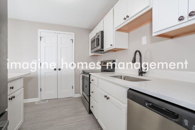 Building Photo - Available in June! Fully Renovated 4 Bedro...