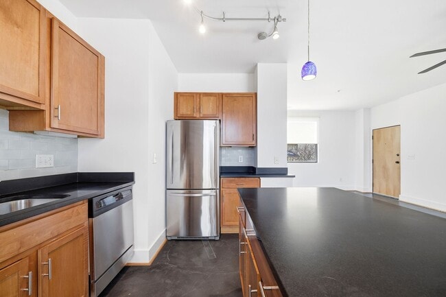 Building Photo - 211 Cream St