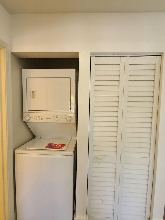 Building Photo - 3190 Leewood Terrace