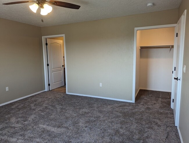 Building Photo - Wonderful 3 bedroom 2 bath Orchards condo