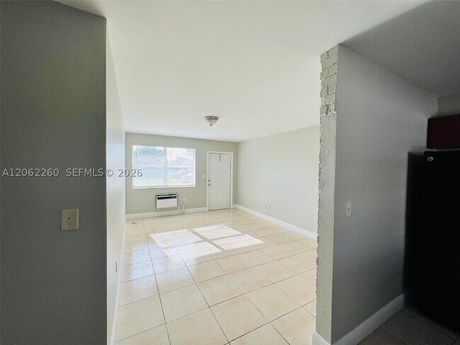 Building Photo - 7613 Venetian St