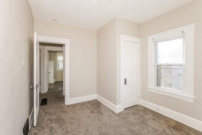 Building Photo - 1069 Herberich Ave