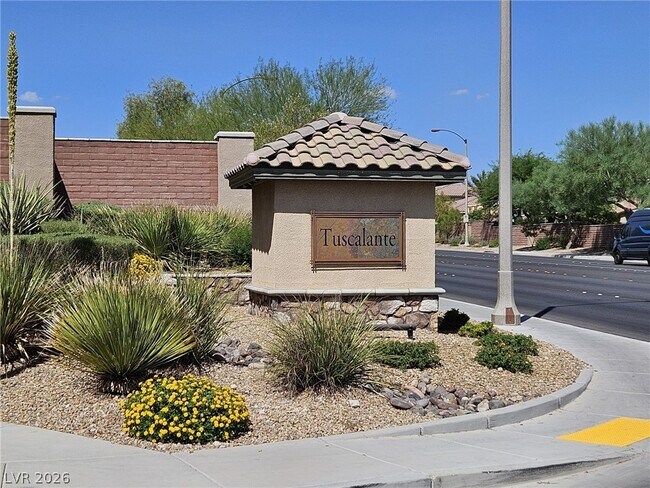 Building Photo - 7445 Calzado Dr