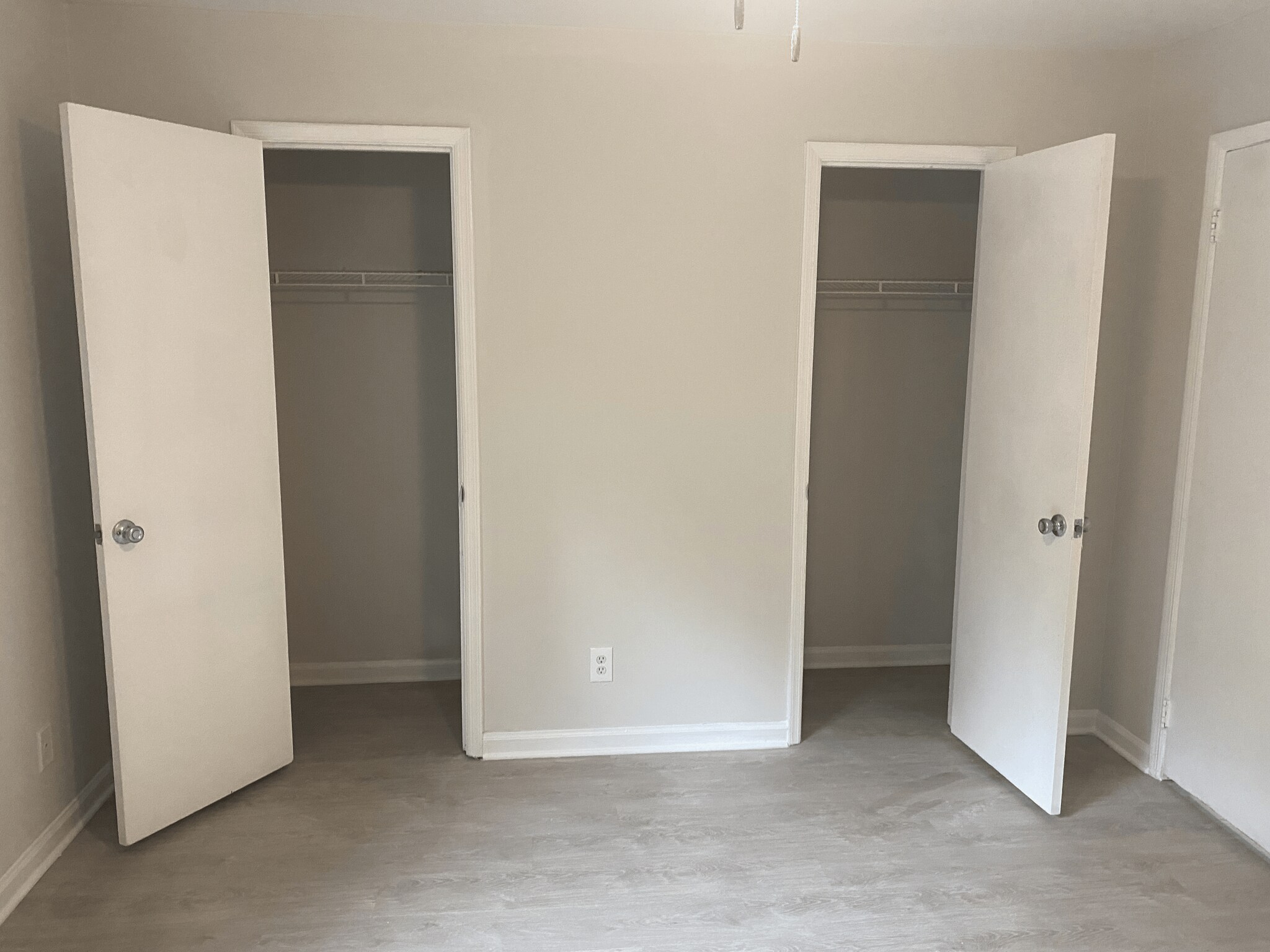 Building Photo - Room in Townhome on Baker Ct
