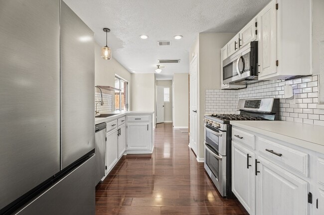 Building Photo - 14310 Sun Harbor Dr