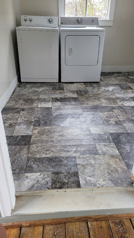 Building Photo - 208 W Chester St