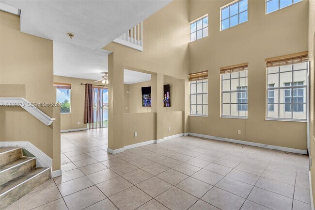 Building Photo - 5149 SW 137th Ave
