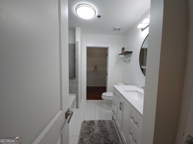 Building Photo - 250 Pharr Rd NE