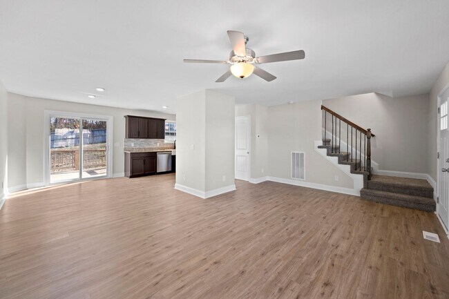 Building Photo - 1385 Sussex Dr
