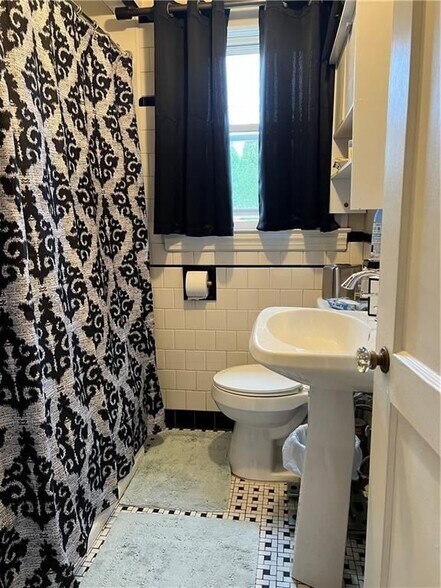 Building Photo - 58 Vale Ave