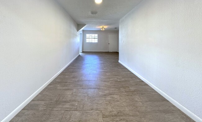 Building Photo - 2928 W Elrod Ave