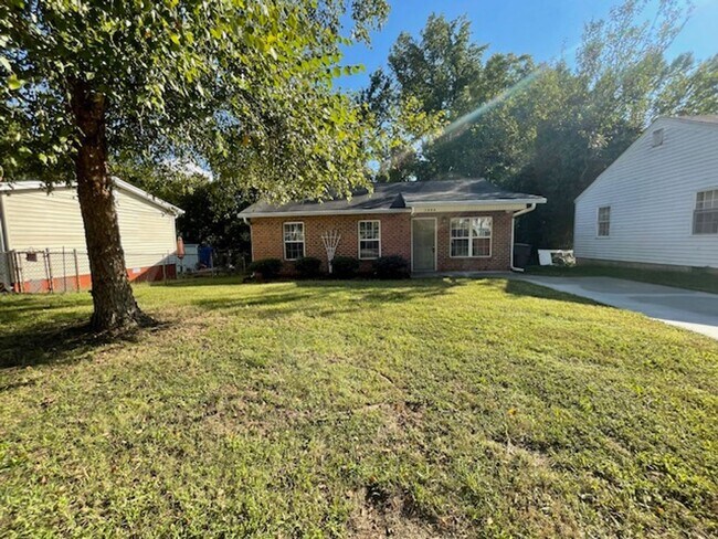 Building Photo - 3 Bed/ 1 Bath Charming House!