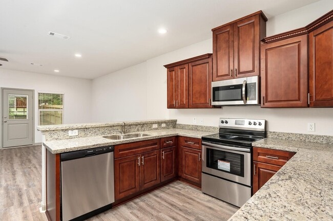 Building Photo - 918 Shady Ln