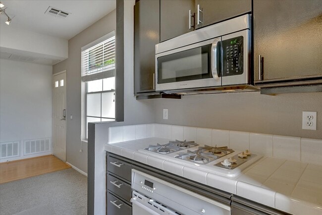 Building Photo - 10820 Sabre Hill Dr