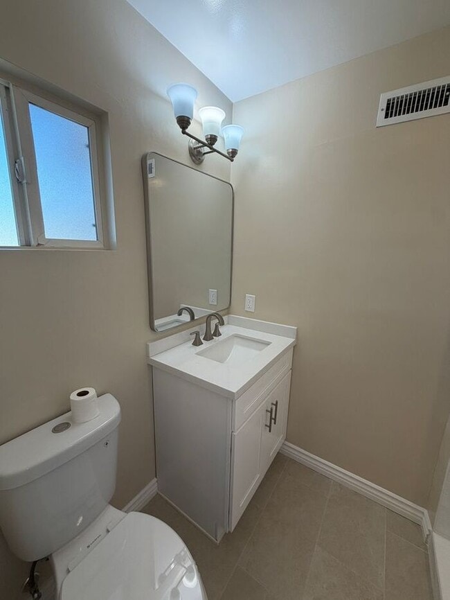 Building Photo - Beautiful 4-Bedroom Home in the Heart of Covina!