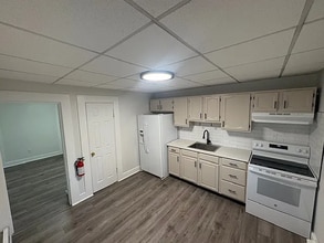 Building Photo - 23 Maple Ave