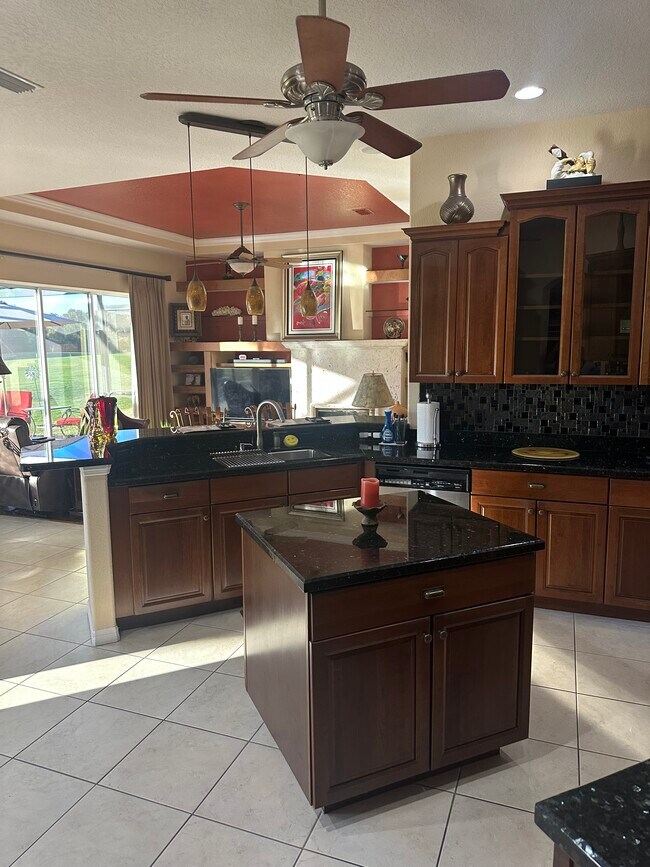 Building Photo - 566 Planters Manor Way