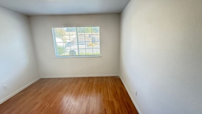 Building Photo - 3 Bedroom, 2.5 bath home in Desirable Fresno Neighborhood