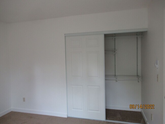 Building Photo - MOVE-IN SPECIAL!*** Fully Remodeled Townho...