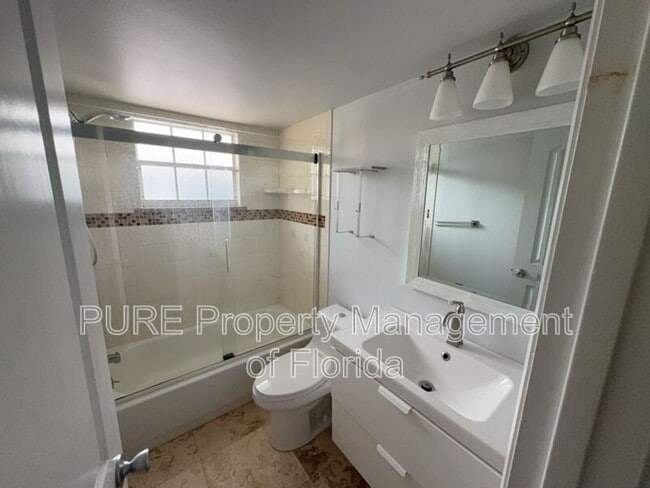 Building Photo - 454 Fairways Cir