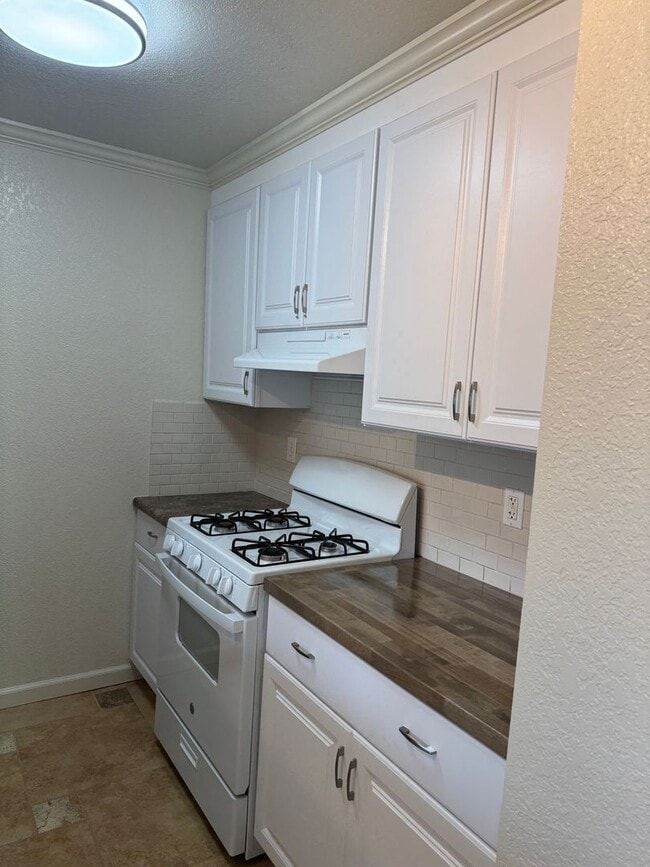 Building Photo - Single Level, Anderson Duplex near Shopping