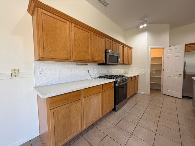 Building Photo - 281 W Flamingo Dr
