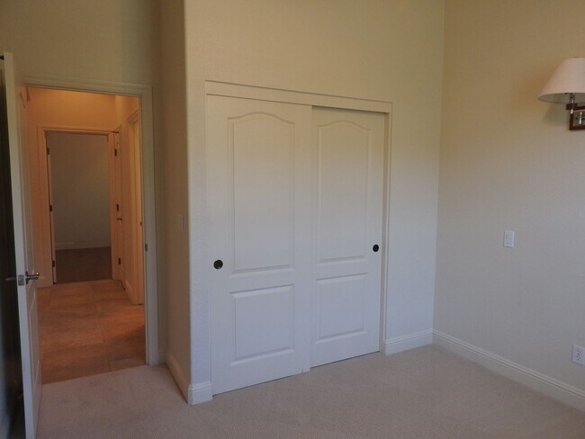 Building Photo - Empire Ranch!!