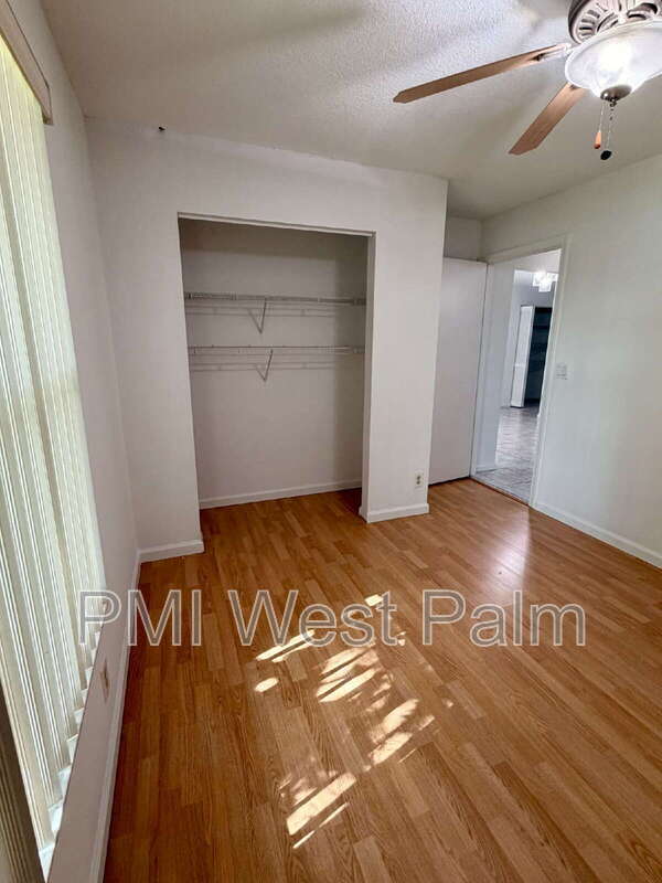 Building Photo - 147 Sunflower Cir