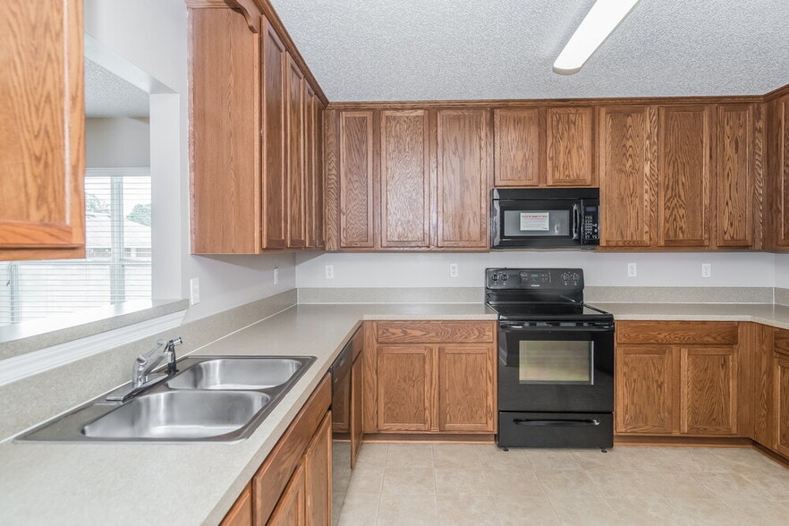 Building Photo - 1919 Raising Hill Dr