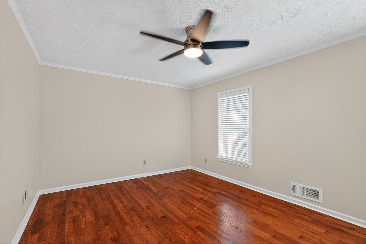 Building Photo - 898 Chippendale Ln