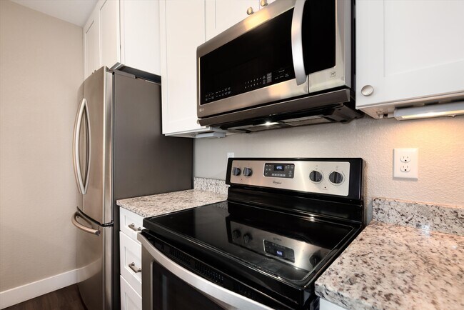 Building Photo - 5290 Highline Pl