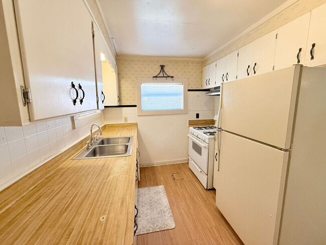 Building Photo - 8733 Chisholm Rd