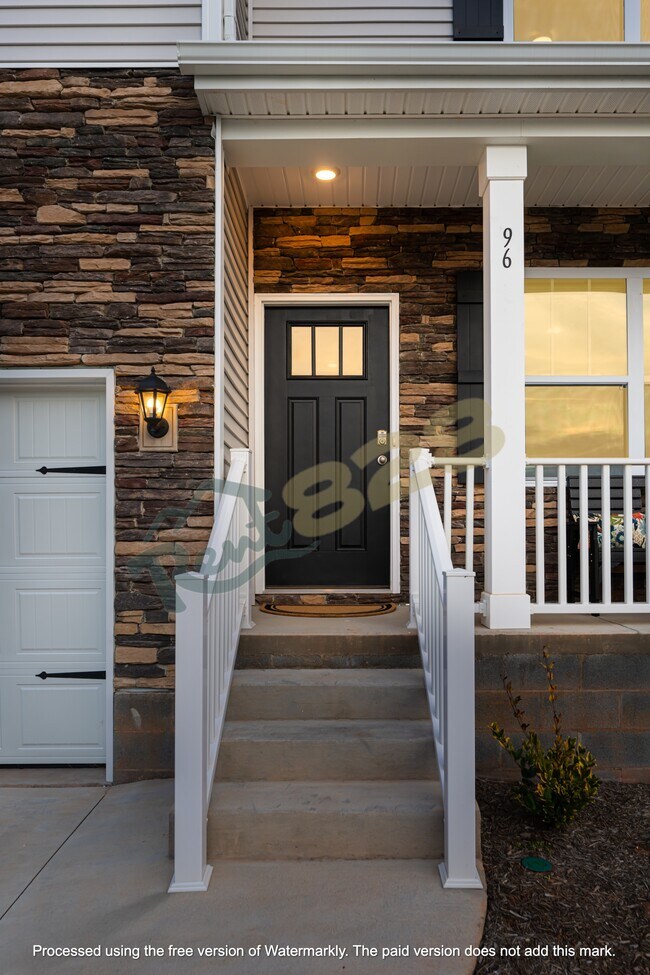 Building Photo - 96 Farmwood Ln