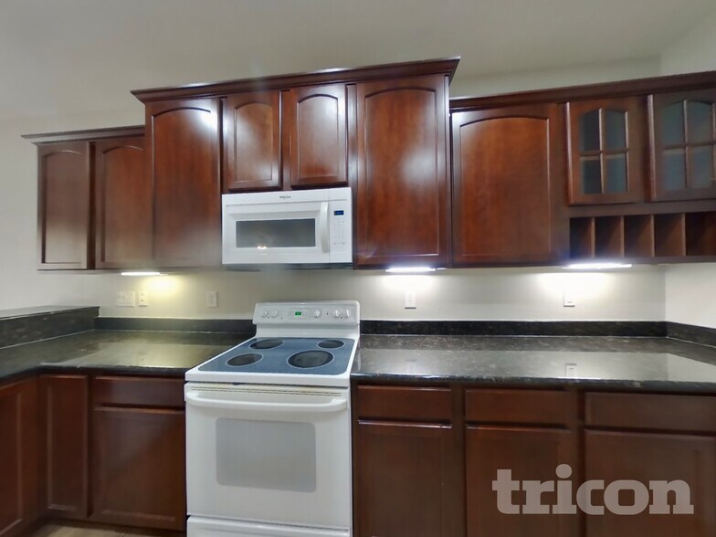 Building Photo - 2323 Grenadine Rd