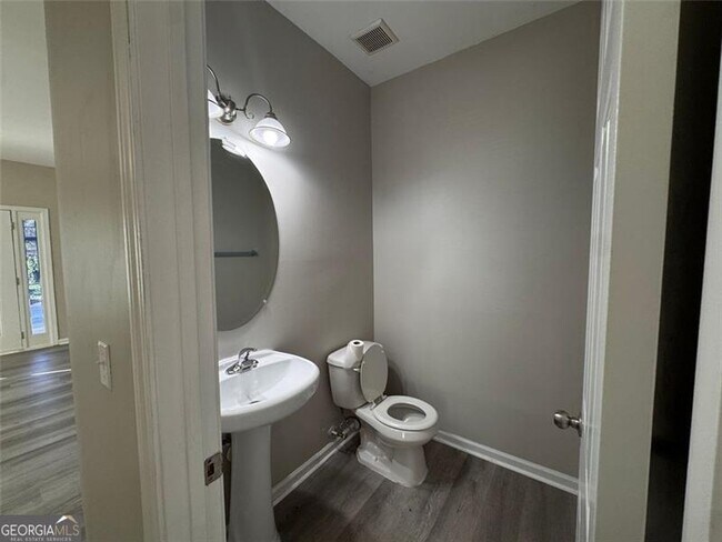 Building Photo - 1812 Lakewood Ave SE