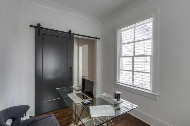 Building Photo - 4004 Lealand Ln