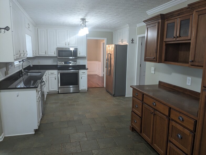 Kitchen - 41 Eagle View Dr