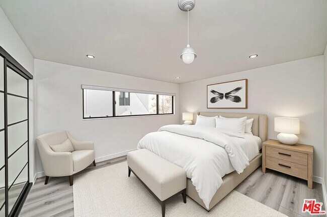 Building Photo - 137 S Maple Dr