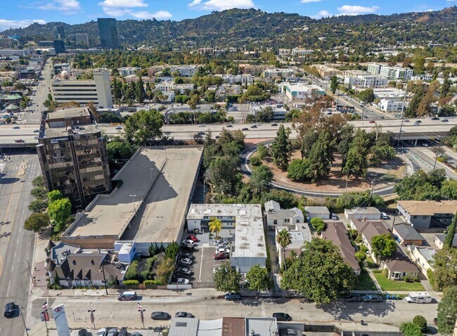 Building Photo - 10926 Hortense St