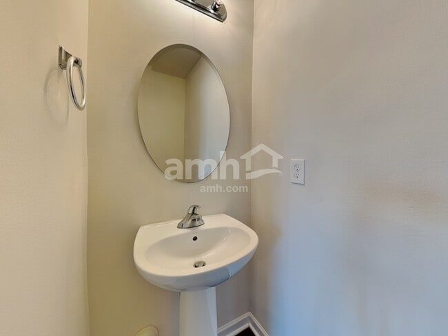 Building Photo - 4984 Mount Hope Dr