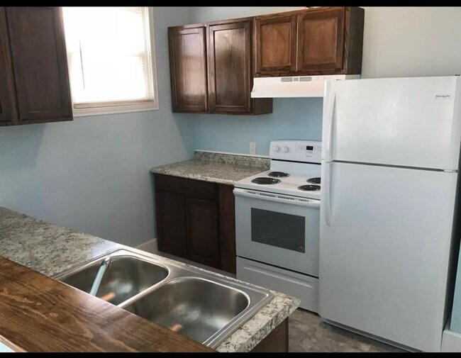 Building Photo - Galveston 4-plex Ave K