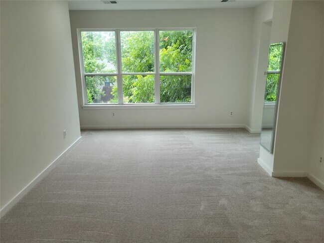 Building Photo - 6118 Hamman St