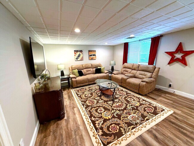 Building Photo - 10 Bridlewood Ct